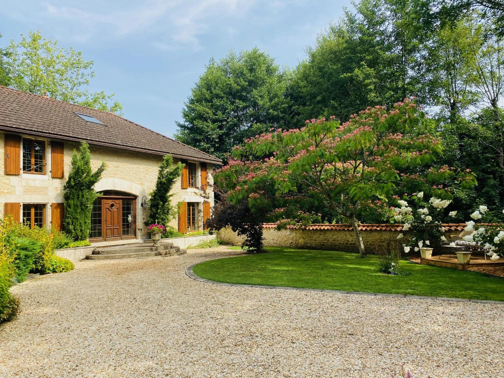 Bed and Breakfast Moulin du Fontcourt à Chasseneuil-sur-Bonnieure Extérieur photo